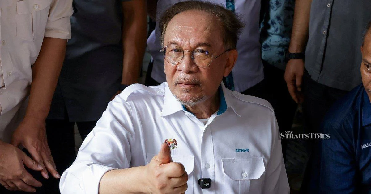 Anwar Ibrahim Tops Popularity Rankings While Zahid Hamidi Lags, Merdeka Centre Finds