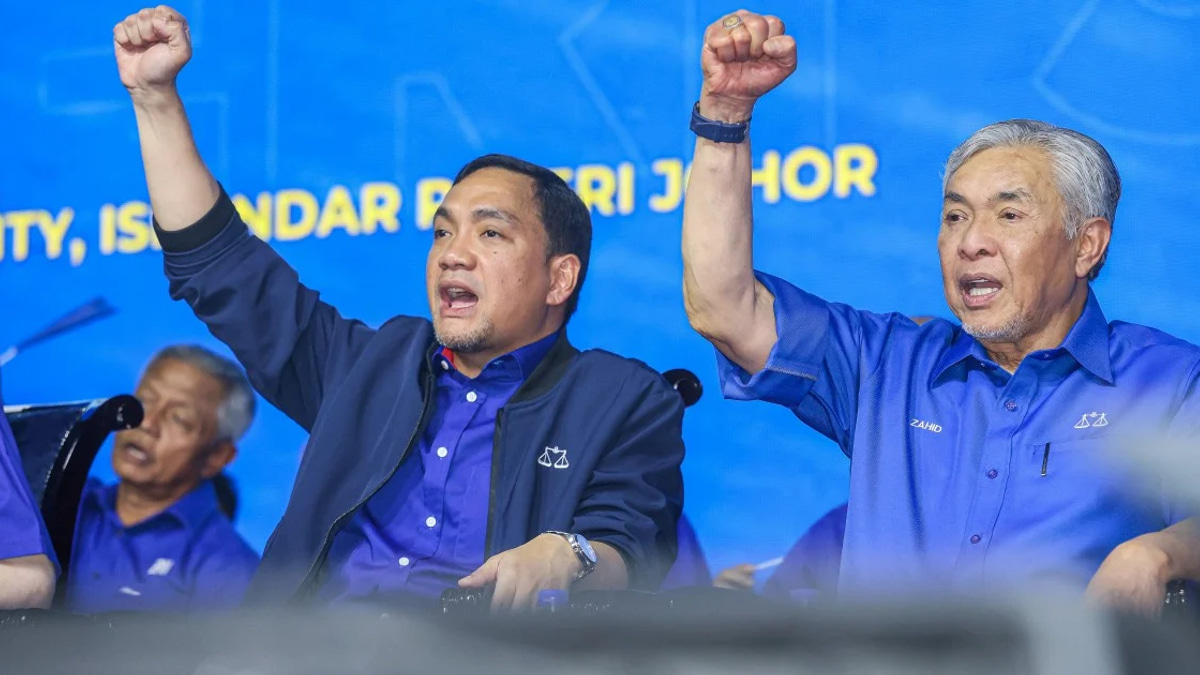 Zahid signals openness to three-way coalition talks ahead of Johor polls