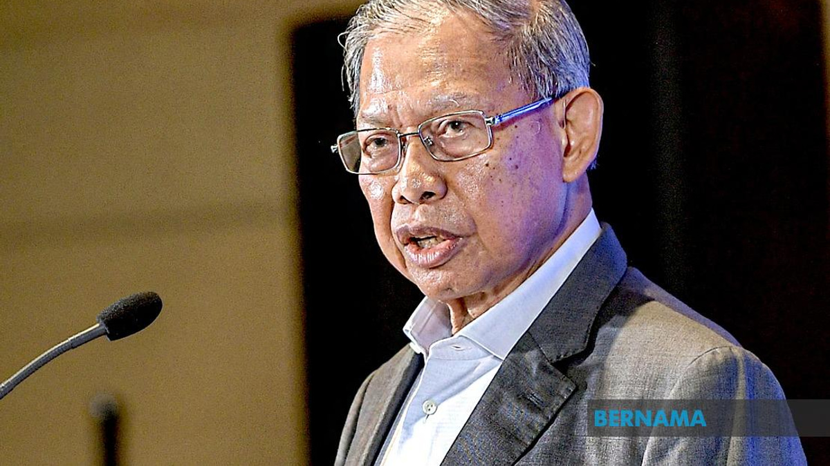 Mustapa Mohamed Steps Back From Electoral Politics, Endorses Generational Leadership Shift