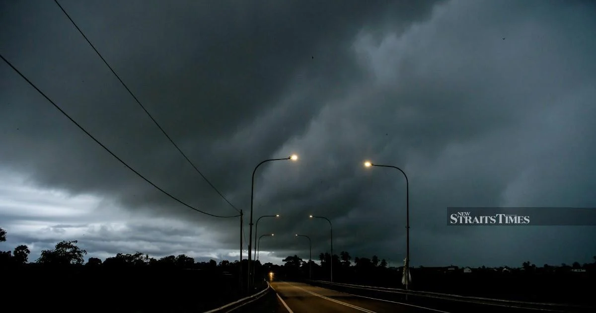 Severe Weather Alert Issued Across 12 Malaysian Regions as Thunderstorms Expected Through Morning
