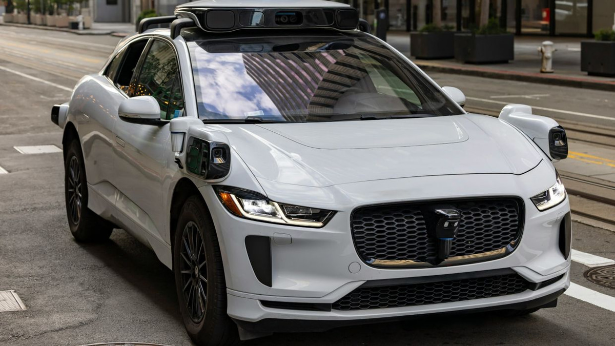 Robotaxis Face Growing Scrutiny Over Emergency Response Failures
