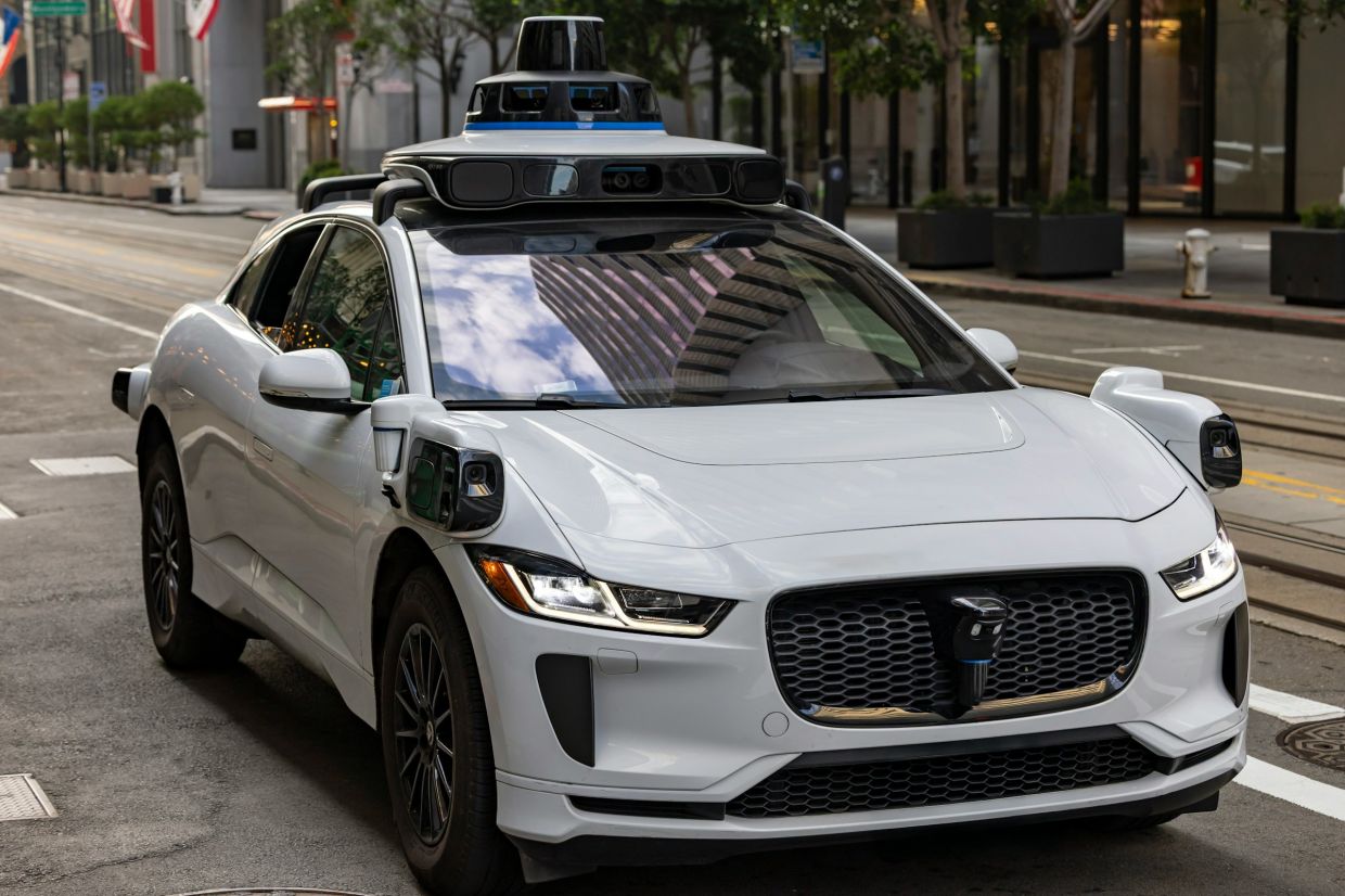 Robotaxis Face Growing Scrutiny Over Emergency Response Failures