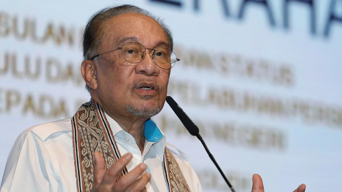 Petronas and Petros Edge Closer to Deal, Anwar Says