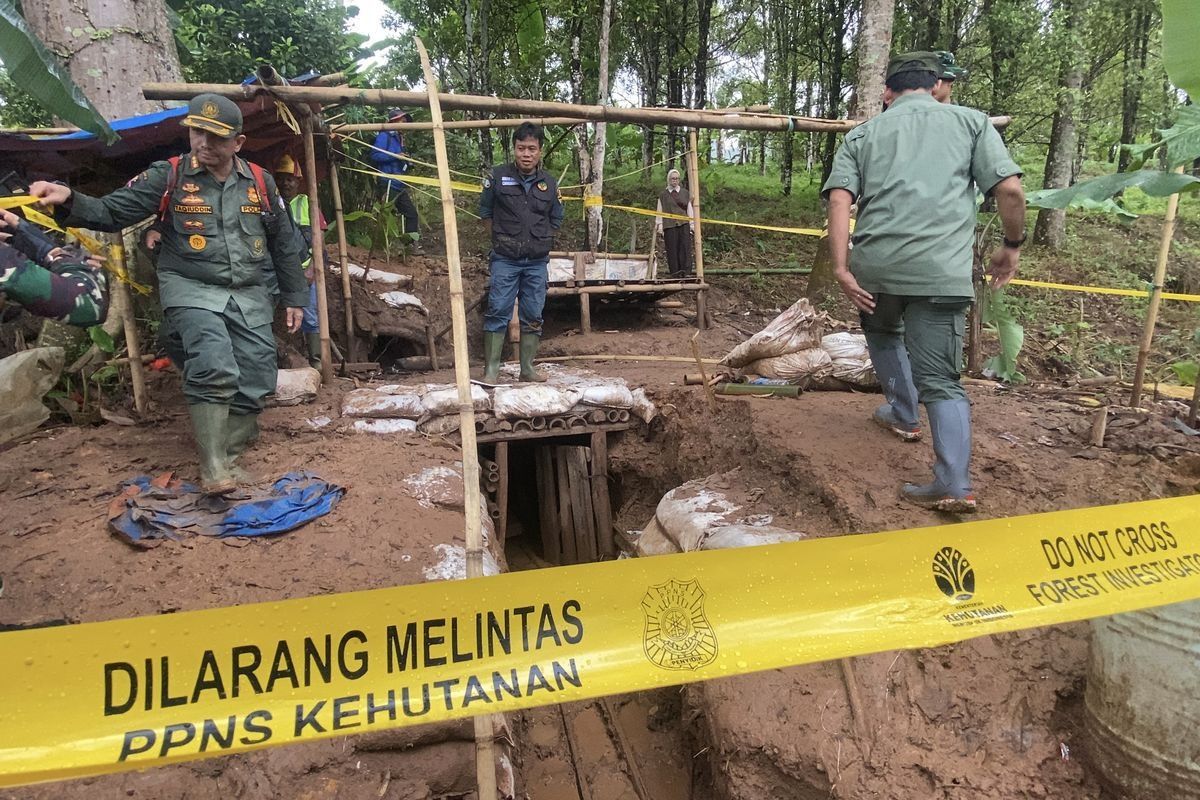 Indonesia charges 24 foreigners in major illegal gold mining crackdown in Maluku