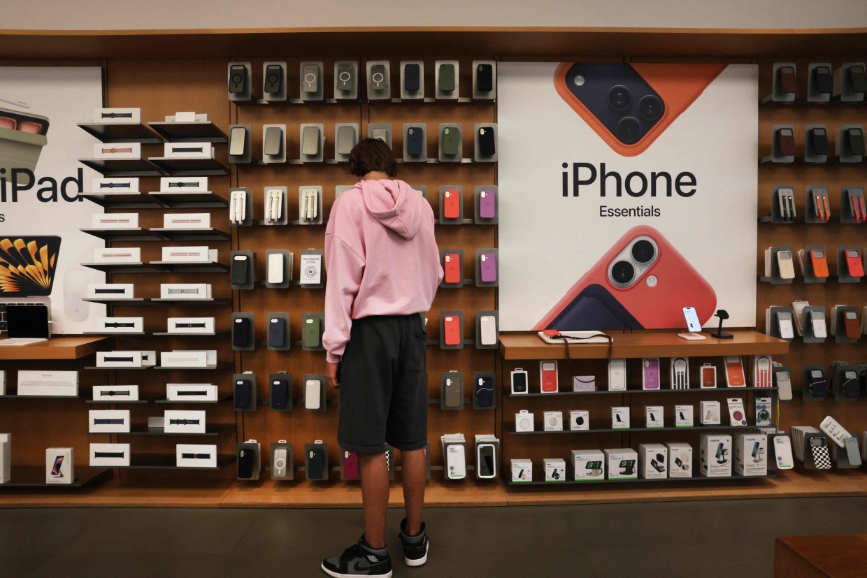 Apple and OpenAI's Escalating Legal War Over Hardware Secrets