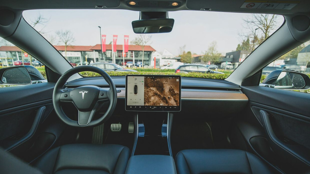 Tesla Settles Arizona Crash Lawsuit as Safety Questions Linger Over Full Self-Driving System