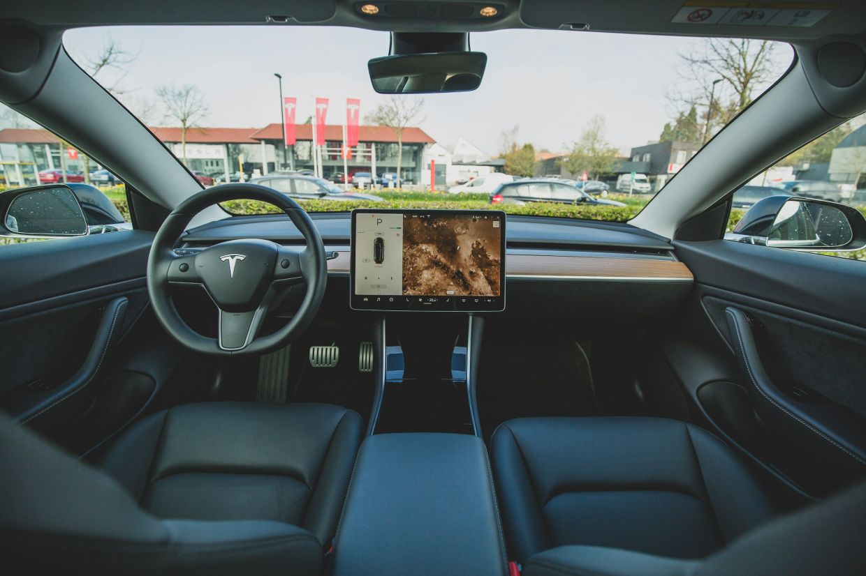Tesla Settles Arizona Crash Lawsuit as Safety Questions Linger Over Full Self-Driving System