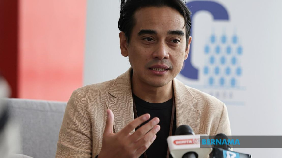 Journalists Must Master AI Skills to Survive Industry Disruption, Says Broadcasting Chief