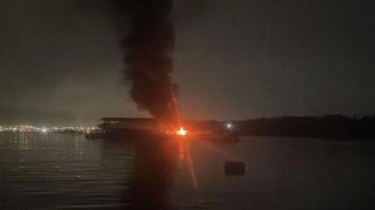 Lightning Strike Destroys Floating Fish Farms Near Singapore's Pulau Ubin