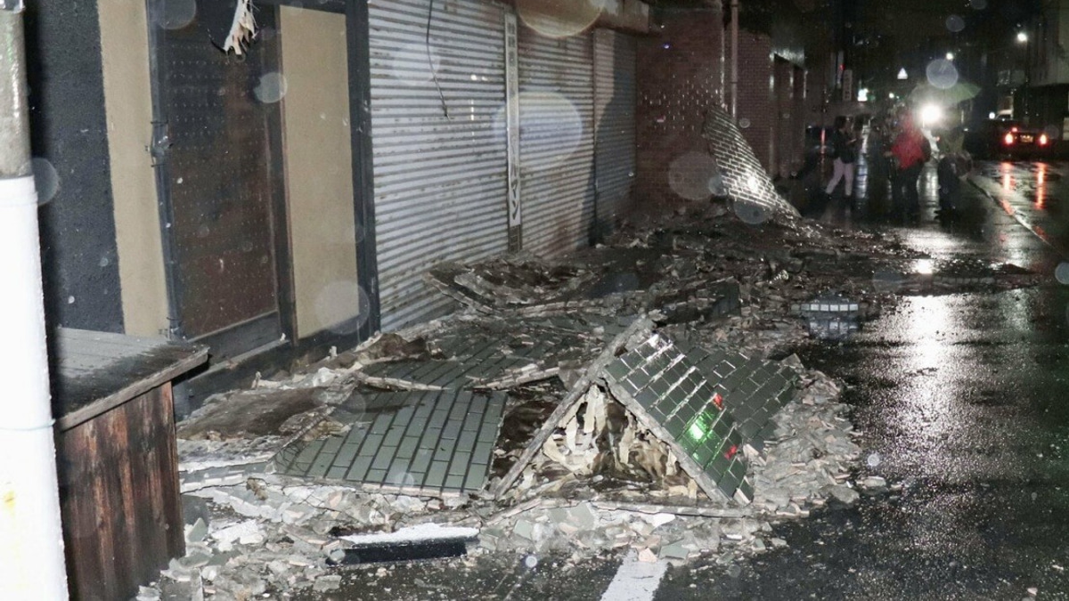 Ten injured as magnitude-5.6 earthquake strikes near Mt. Fuji