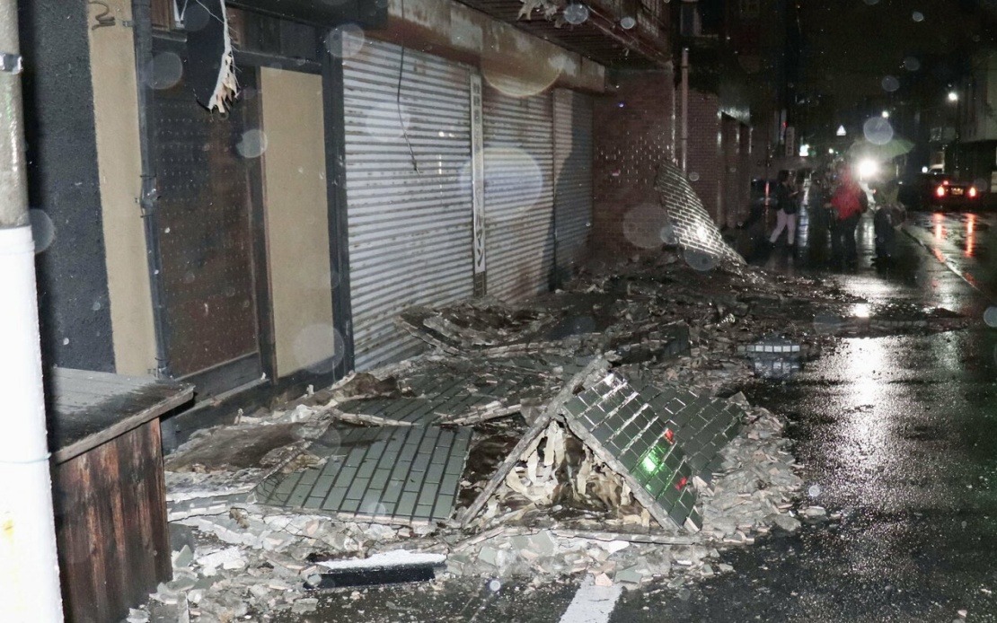 Ten injured as magnitude-5.6 earthquake strikes near Mt. Fuji