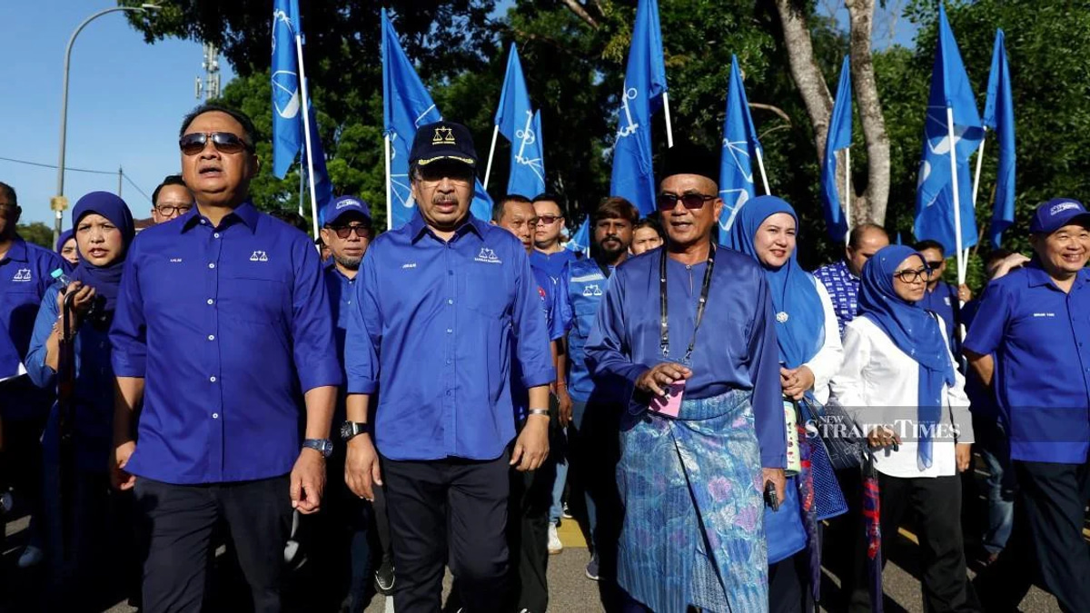 Johari Ghani throws weight behind BN campaign in Johor's Tiram seat