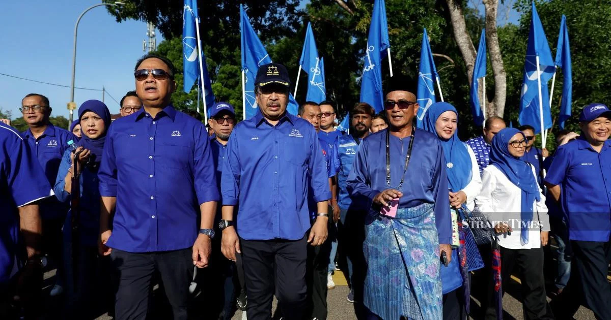 Johari Ghani throws weight behind BN campaign in Johor's Tiram seat