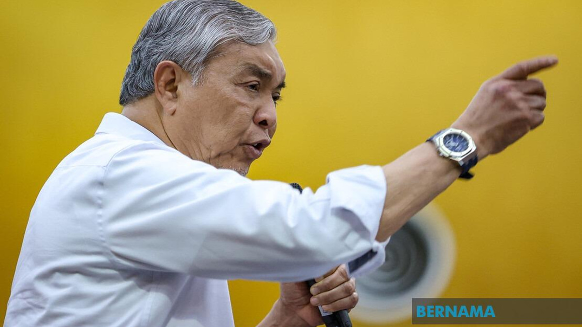 Ahmad Zahid Urges Political Education Programme for Student Leaders