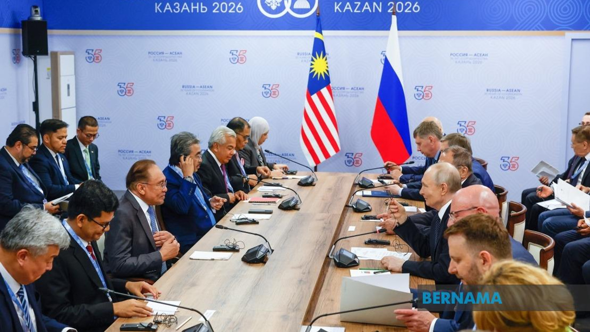 Anwar Praises Russia and China for West Asia Peace Advocacy
