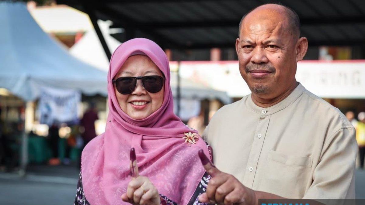 Johor Election Day: Party Chiefs Lead Early Voting Drive
