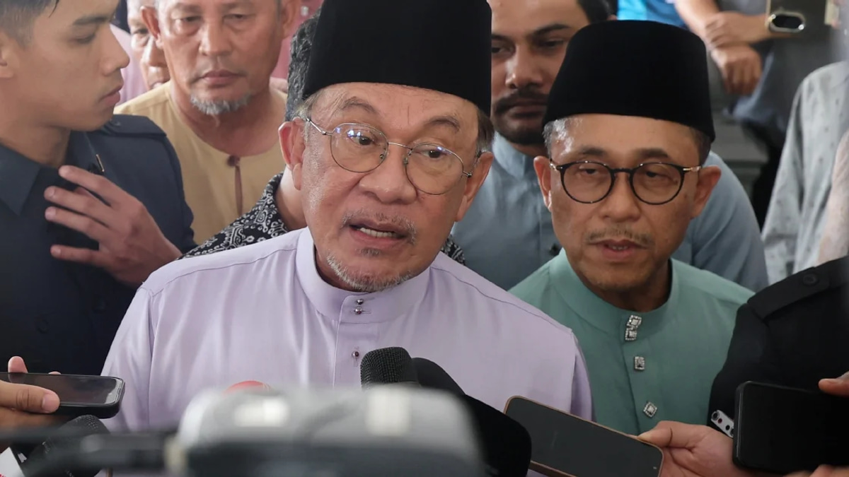 Anwar Directs Local Councils to Slash Red Tape and Fast-Track Development Approvals