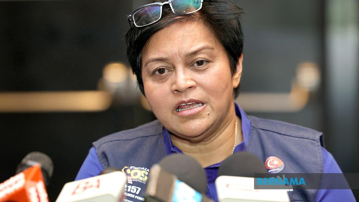 Sanusi's Remarks on Malayness Spark Constitutional Concerns, Says Azalina