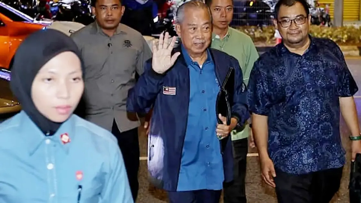 Muhyiddin Convenes Emergency Perikatan Meeting as Bersatu Faces Pressure Over Coalition Status