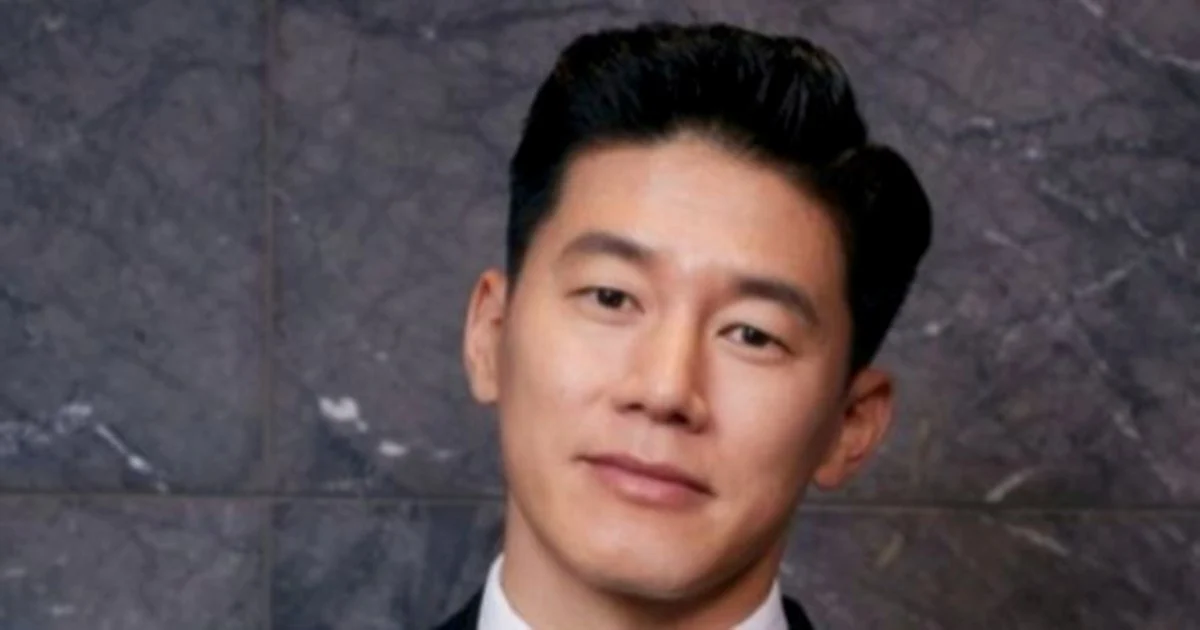 From Ramen and Rooftops: Actor Kim Mu Yeol's Journey Out of Poverty Before Stardom