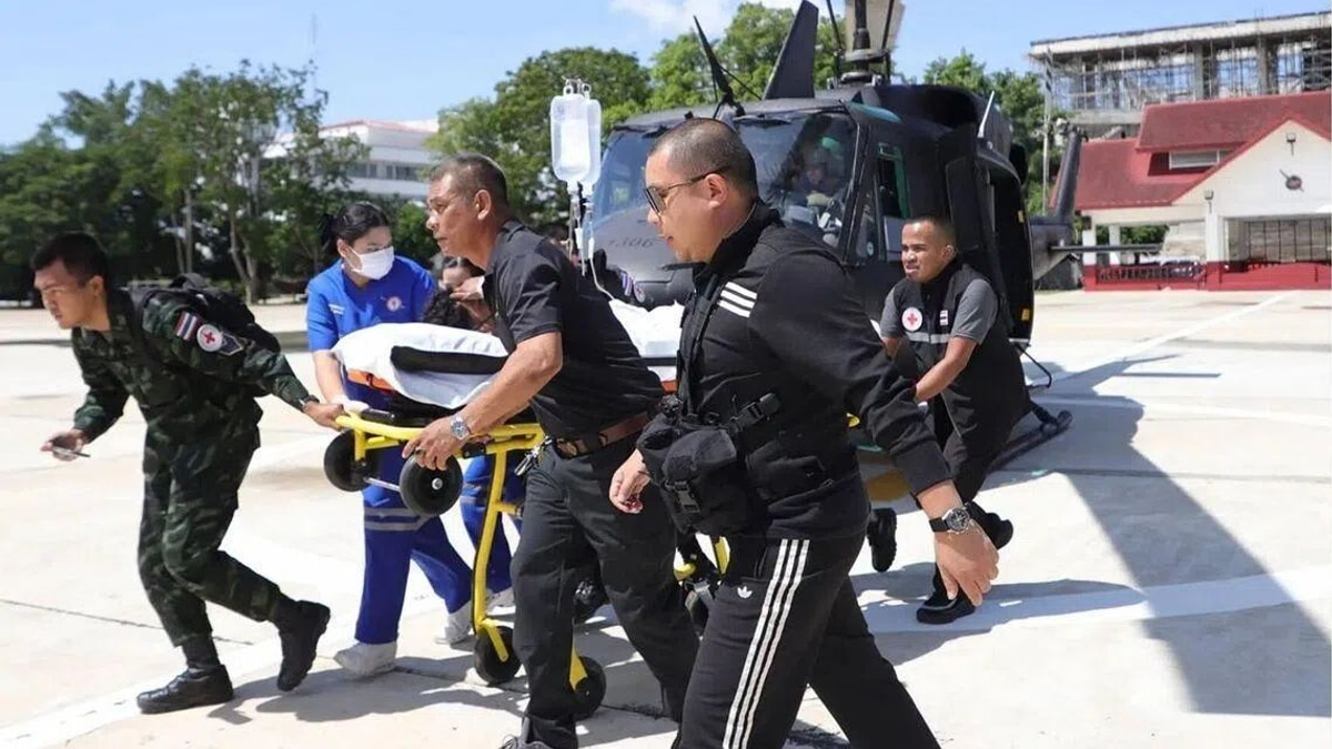 Two bomb attacks on Thai police in southern provinces wound eleven officers