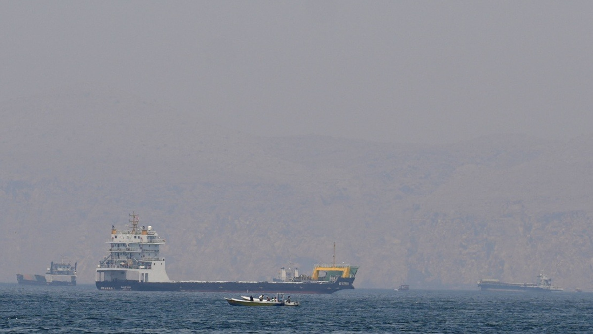 Trump Declares 60-Day Toll-Free Period in Strait of Hormuz, Threatens Future US Fees