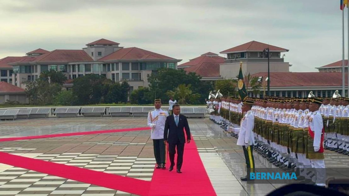 Bangladesh PM Accorded Official Welcome In Putrajaya