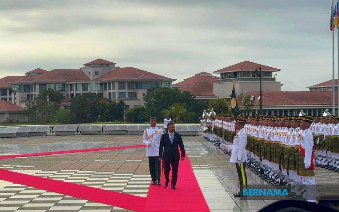 Bangladesh PM Accorded Official Welcome In Putrajaya