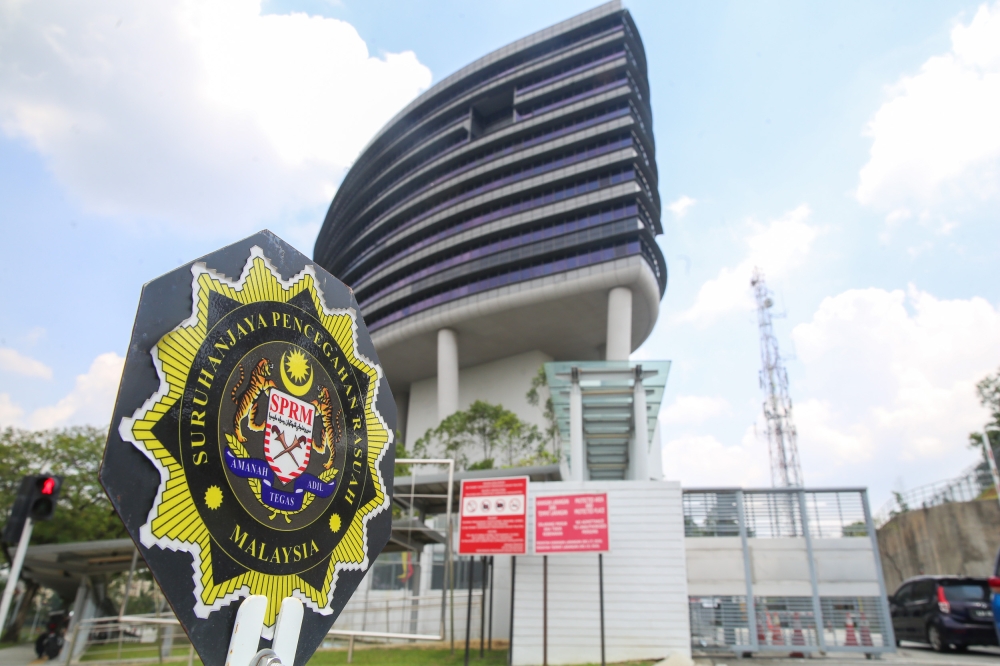 MACC Arrests Five Additional Immigration Officers in MyIMMs Hacking Probe