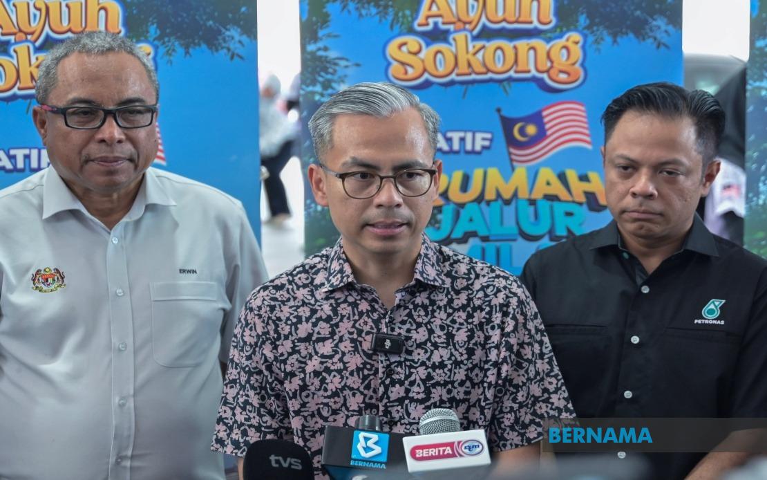 Anwar Commits to Sarawak Redelineation, Requests Election Commission Update