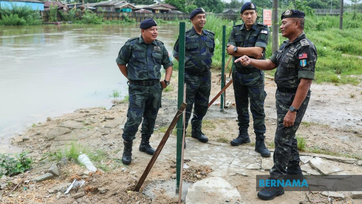 Smuggling Syndicates Adopt Small-Group Tactics to Outwit Border Enforcement