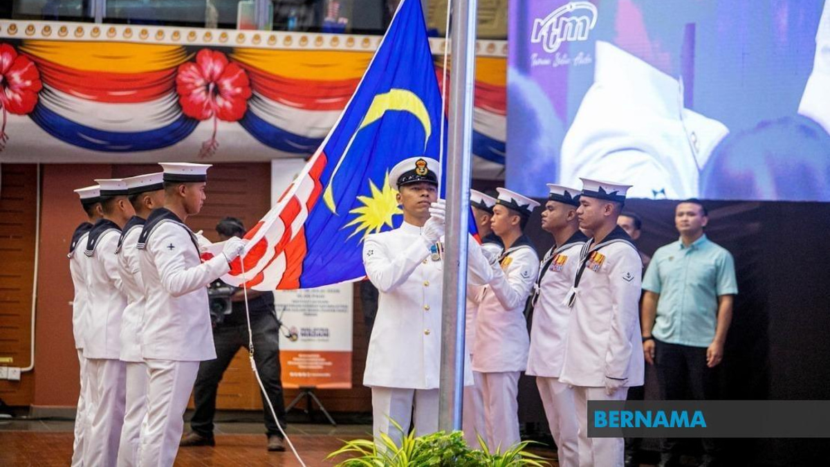 Flag-Raising Ceremony Marks Return of National Month Campaign After Two-Year Break