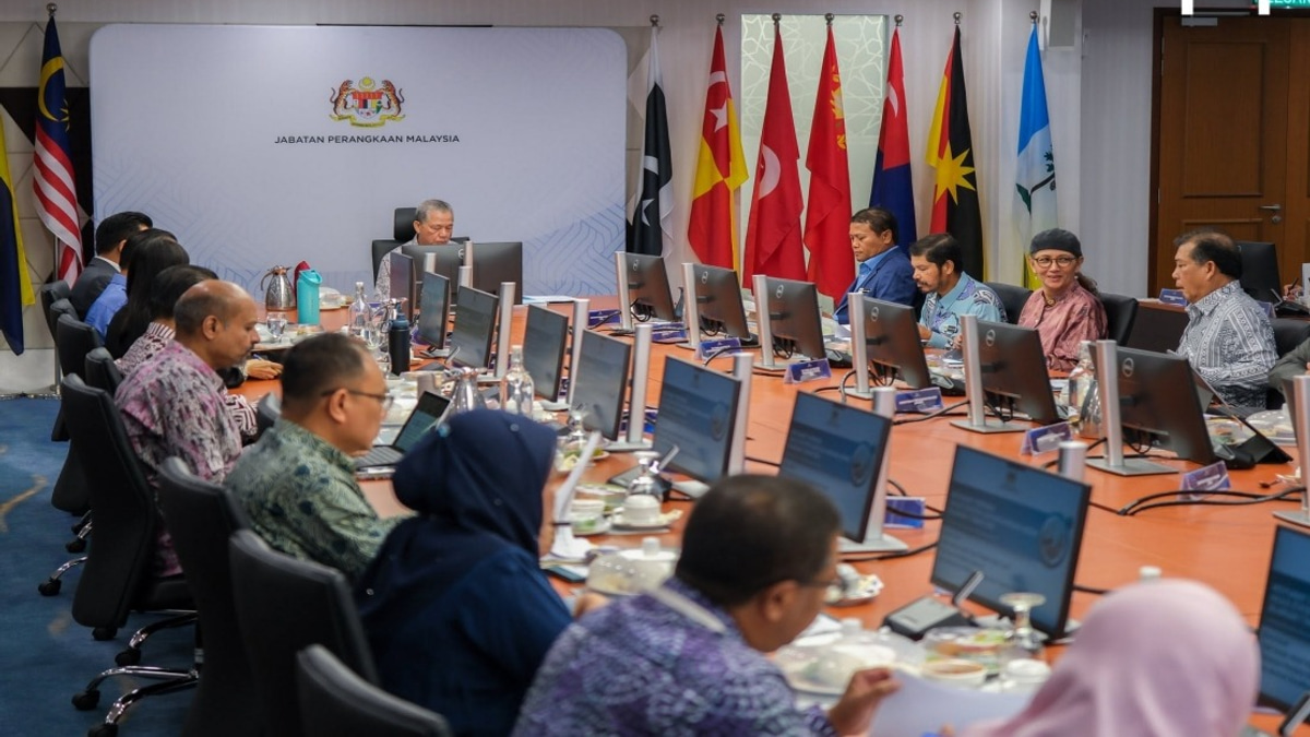 Data and AI Critical to Delivering Malaysia's 13th Plan, Says Fadillah