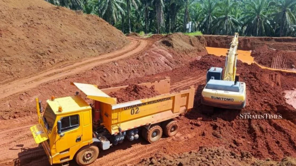 Two arrested as authorities crack down on illegal silica sand operations in Terengganu