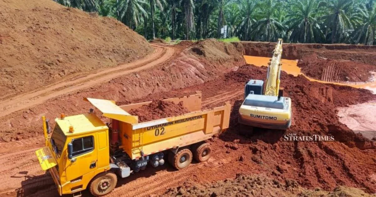 Two arrested as authorities crack down on illegal silica sand operations in Terengganu