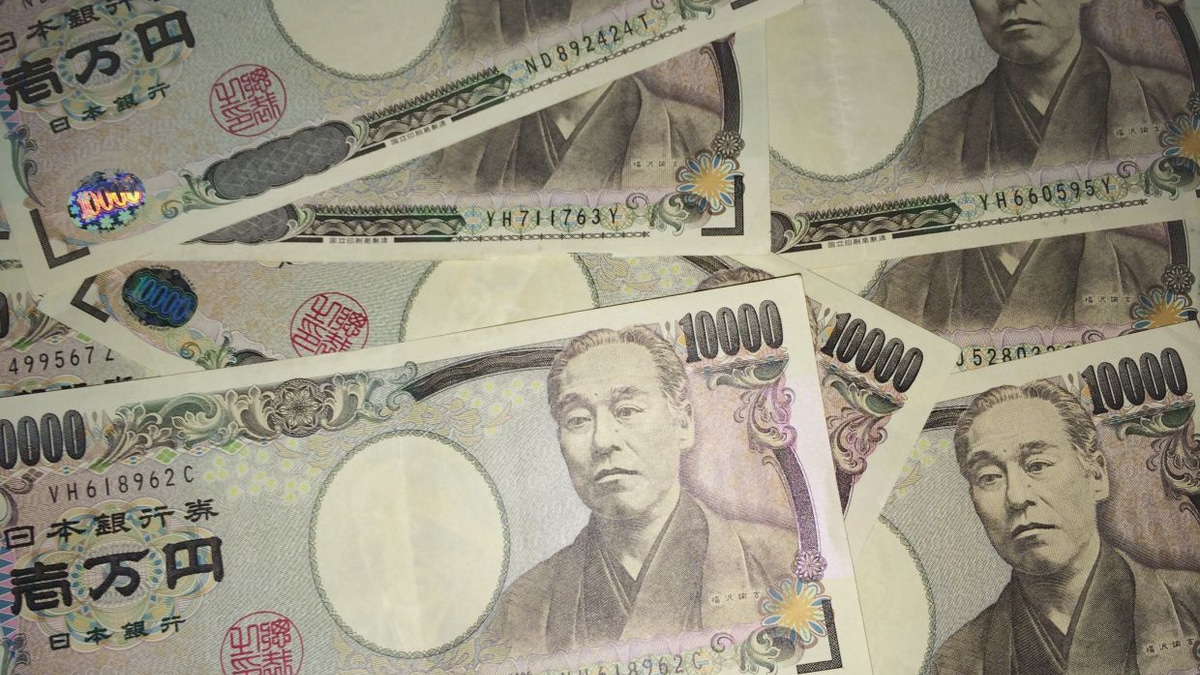 Japanese Yen Hits 40-Year Lows Despite Rate Hike, Intervention Concerns Mount