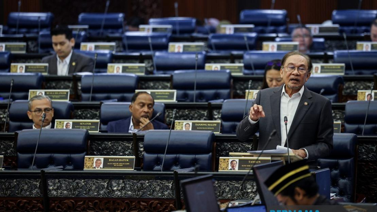 Anwar Clarifies Johor Election Remarks Were Personal View, Not EC Interference