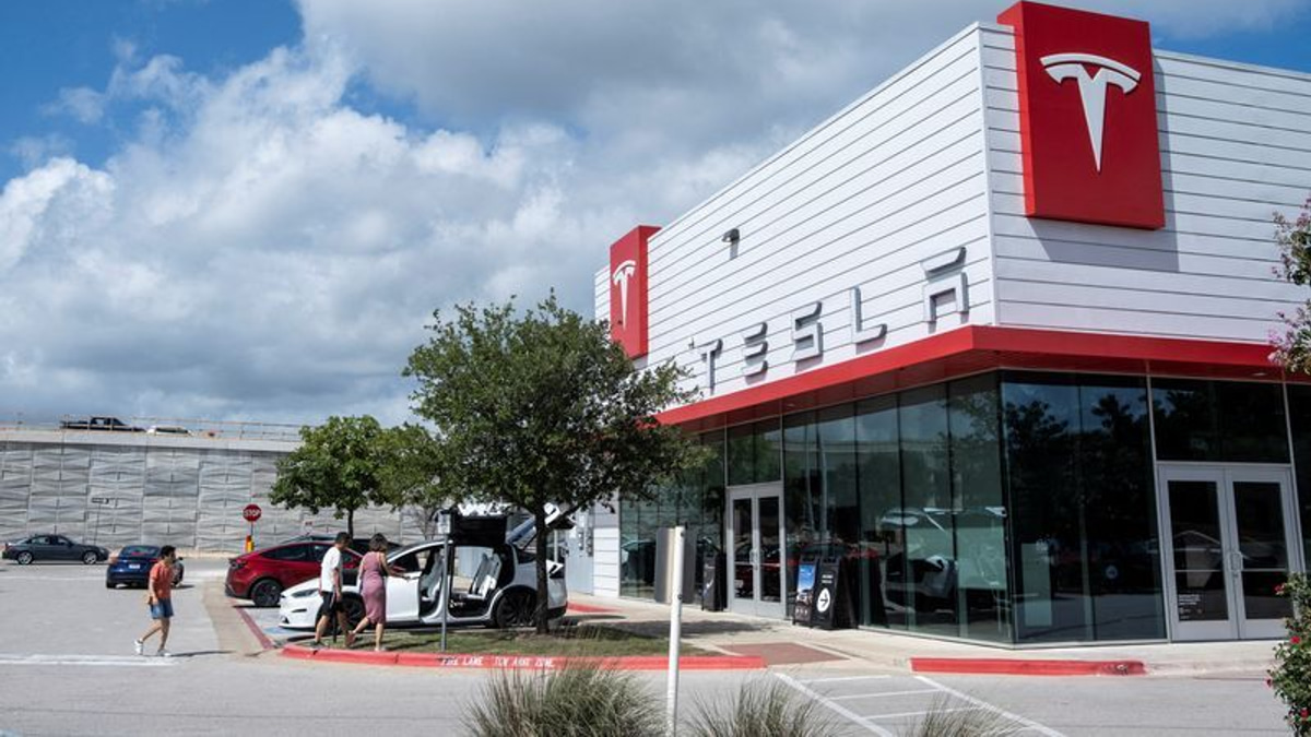US Regulators Launch Investigation Into Fatal Tesla Crash in Texas as Family Sues