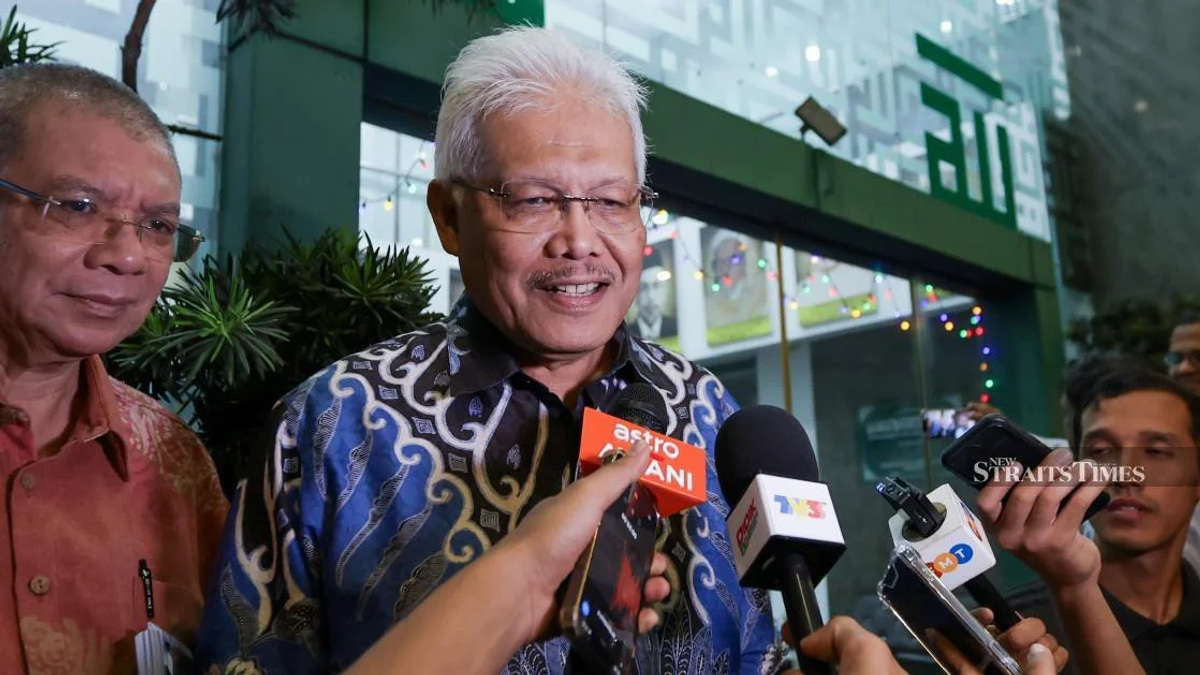 Hamzah Zainudin to Resume Opposition Leader Role as Seating Chart Reshuffle Takes Effect
