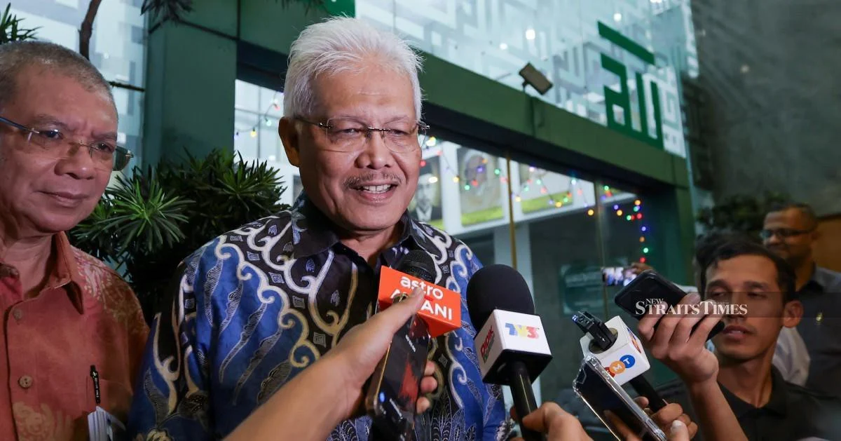 Hamzah Zainudin to Resume Opposition Leader Role as Seating Chart Reshuffle Takes Effect