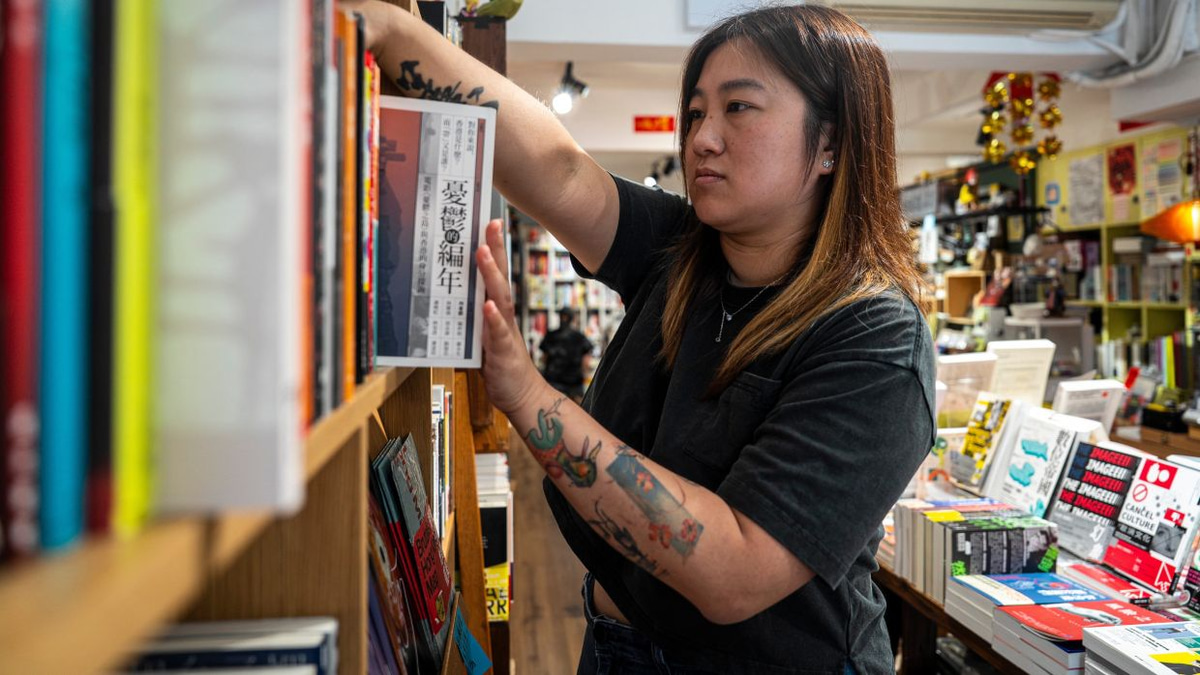 Hong Kong Police Arrest Bookseller in Latest Press Freedom Crackdown