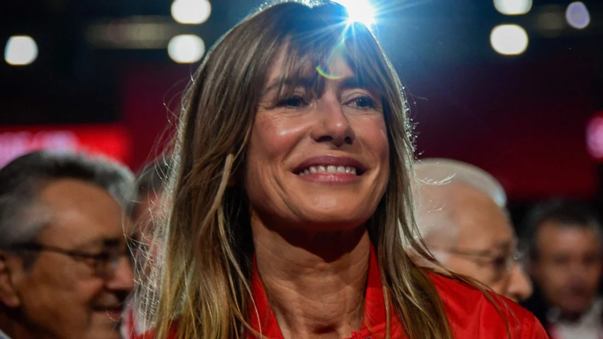 Spanish PM's Wife Banned From Leaving Country Ahead of Corruption Trial