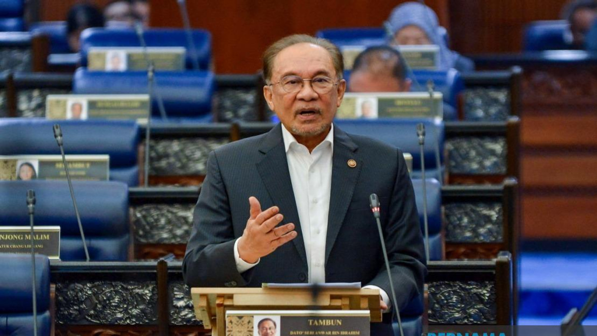PM Anwar Directs Transport Ministry to Explore Cross-Border Port Cooperation with Thailand