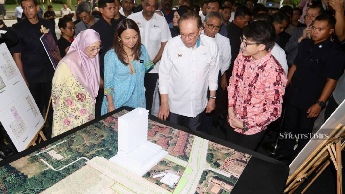 Anwar Defends Urban Poor Rights Amid Bukit Kiara Development Project