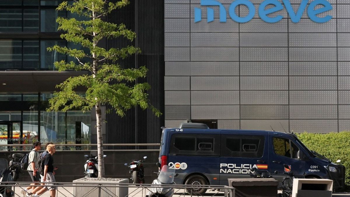 Fire Engulfs Madrid's Torre Moeve, Spain's Second-Tallest Building