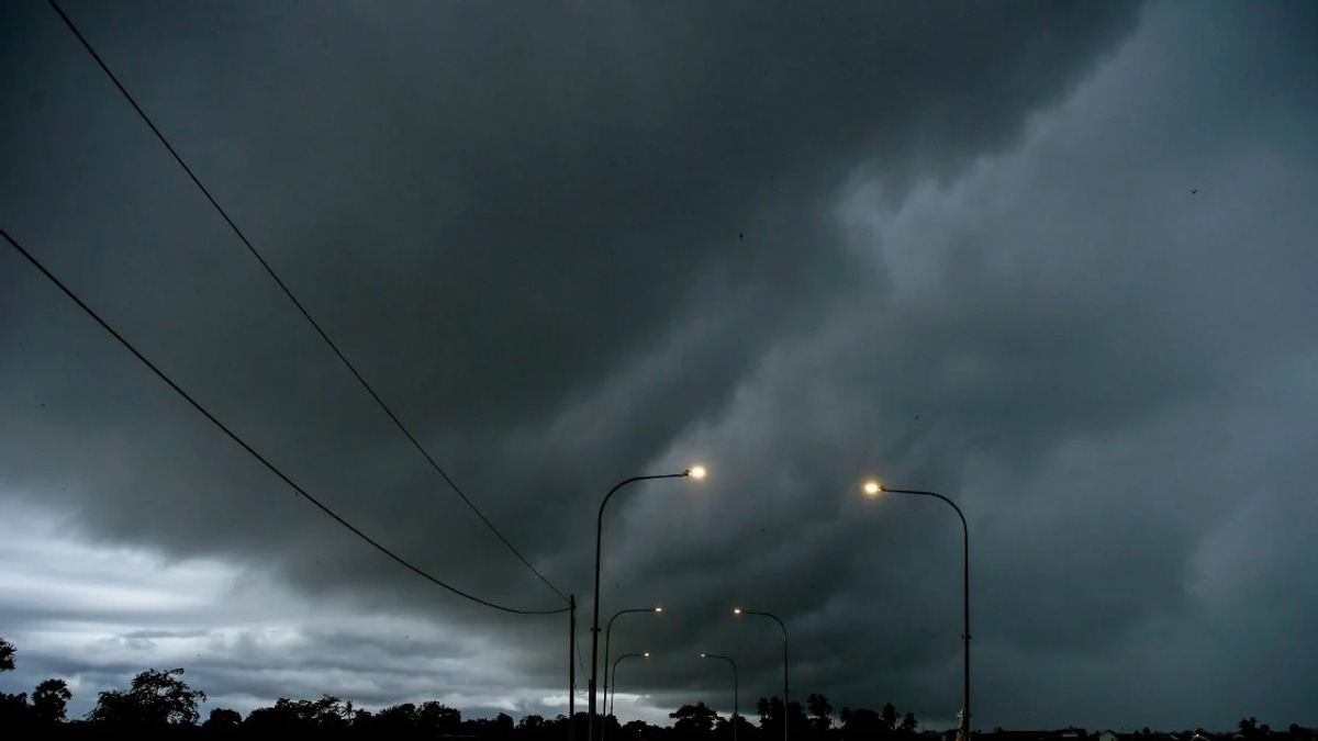 Thunderstorms and Heavy Downpours Expected Across Malaysia Until Evening