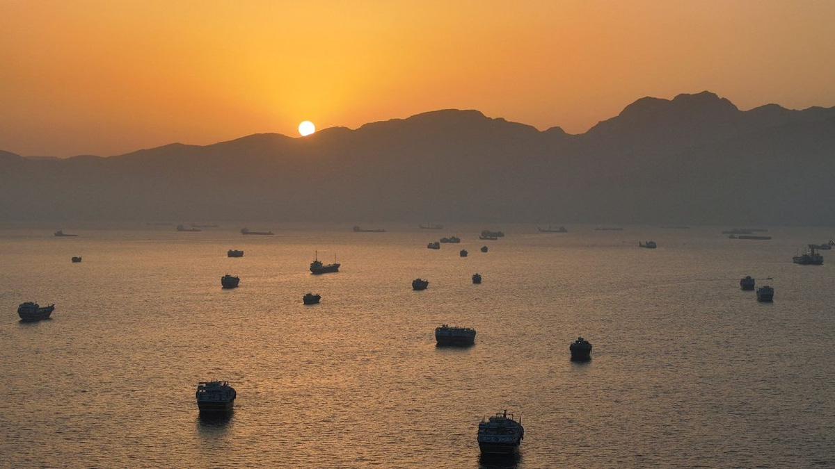 Crude shipments resume as Iran-US deal loosens Hormuz bottleneck