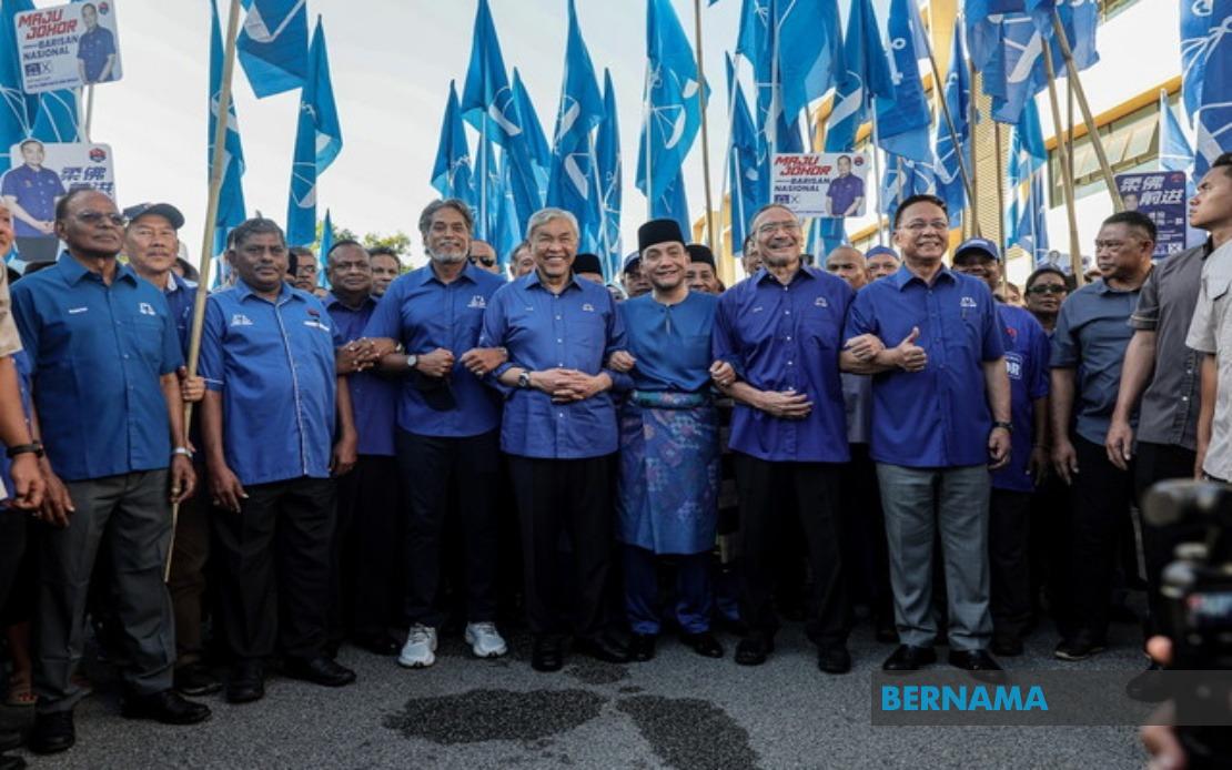 Top UMNO Leadership Rallies Behind Onn Hafiz As Johor BN Chief Files Nomination