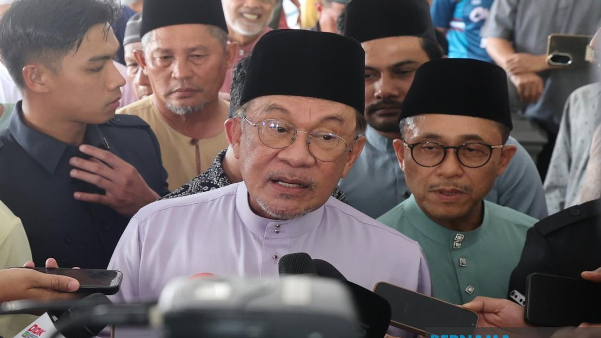 Anwar pushes local authorities to slash red tape and speed up approvals