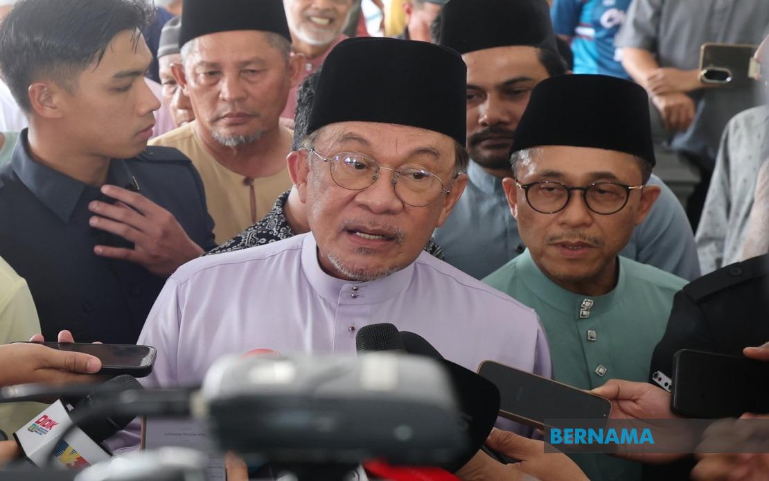 Anwar pushes local authorities to slash red tape and speed up approvals